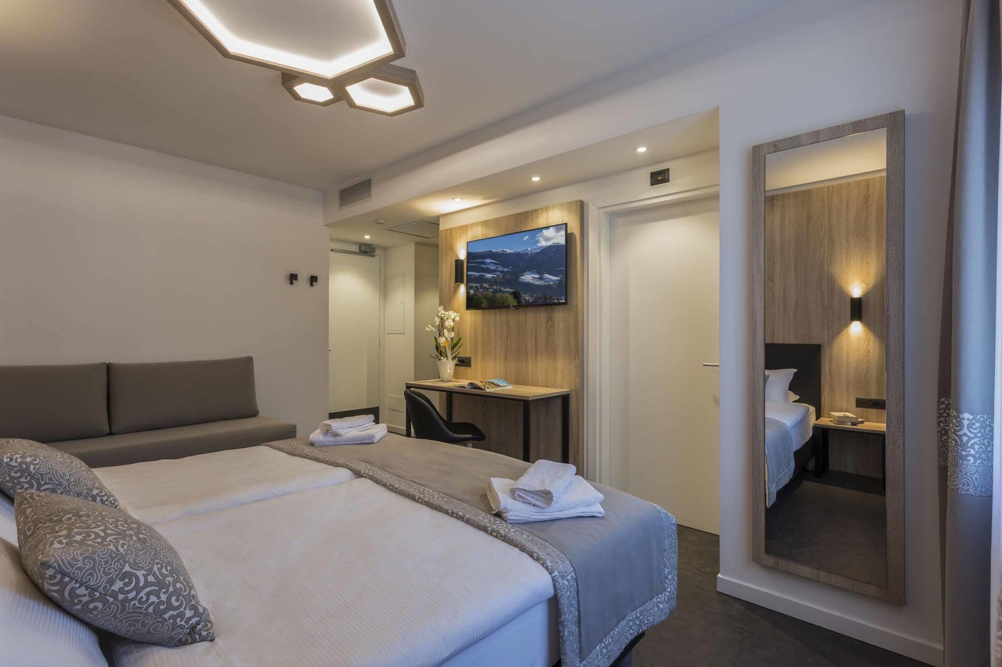 Tourist Hotel بريسّانوني المظهر الخارجي الصورة